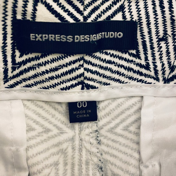 Express black and white shorts - Picture 6 of 6